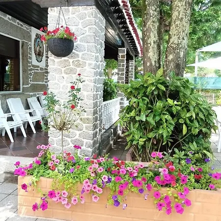 Corredoura Garden 3* קאלדלאס