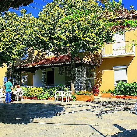 Corredoura Garden 3* קאלדלאס